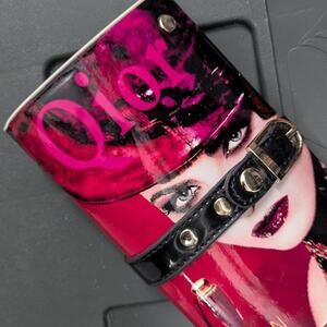 Clutch Purse ... fun clutch, hard shell . no strap "Qior"